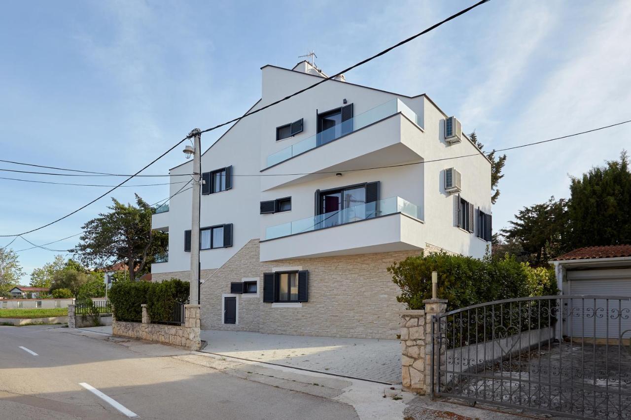 Apartments Nika Turanj Exterior foto
